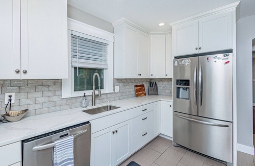 Columbia Casa | HOTTUB! private outdoor spaces-WALK downtown and MU. PETS OK Top Notch finishes