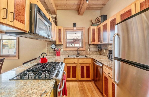 Crested Butte Cabaña | $ 259 y menos ¡Oferta en agosto! ¡Bañera de hidromasaje!¡Sauna!¡Firepl! La mejor ubicación en la ciudad! Lujo adorable