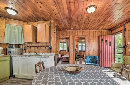 Houghton Lake Cabina | Houghton Lake Cabin w/ Great Outdoor Space!