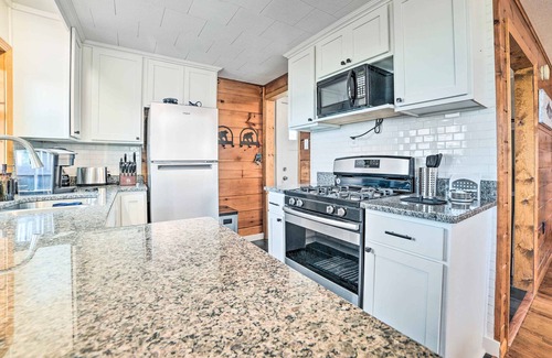 Prudenville Cabaña | Houghton Lake Cottage w/ New Private Deck!