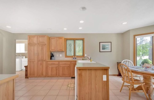 Houghton Lake Casa | Houghton Lake Getaway w/ Pontoon