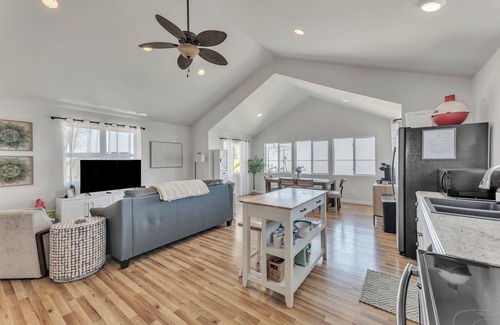 Houghton Lake Complejo | Houghton Lake Sunrise & Sunset: (Sleeps 10 Total!) Two Cottages right on Houghton Lake!