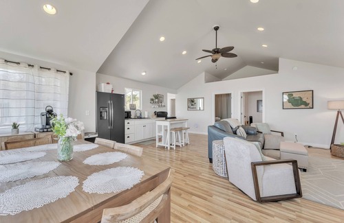 Houghton Lake Complejo | Houghton Lake Sunrise & Sunset: (Sleeps 10 Total!) Two Cottages right on Houghton Lake!
