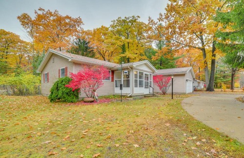 Houghton Lake Casa | Houghton Lake Vacation Rental - Walk to the Water!