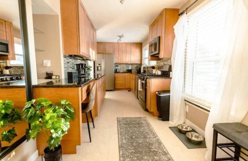 Englewood Casa | Hound Haven! Cozy Denver Getaway next to Dog Park!
