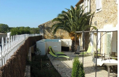 Saint-Andre-de-Roquelongue Casa | House in the vineyards on a wine-growing estate