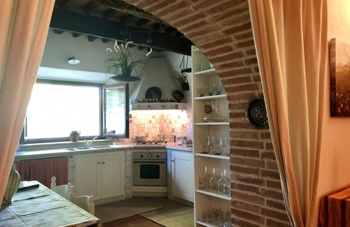 Guardistallo Apartamento | Haus Malerin mit Meerblick