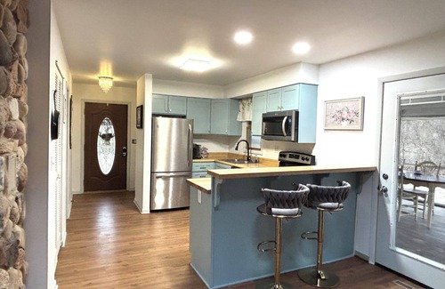 Honey Creek Casa | House - 1 minute to Alpine Valley Ski Hill. 5 acres with fireplace