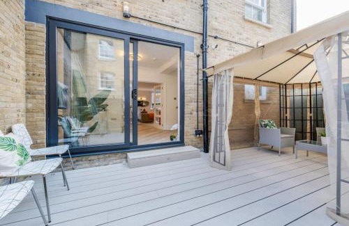 Shadwell Casa | House 10 mins to Tower Bridge Hot Tub & Parking
