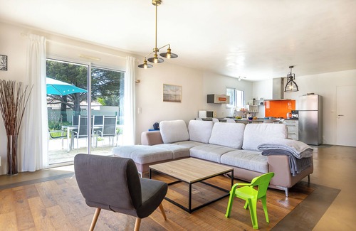 Saint-Jean-de-Monts Casa | 'Casa de 100m² Cerca de la Playa y del Bosque' con terraza privada y jardín privado