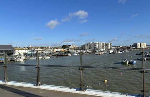 Shoreham-by-Sea Casa | House 2 mins from Beach with Hot tub & Sauna