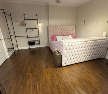 Montrose Casa | House 2br 2 br Montrose Galleria medical center