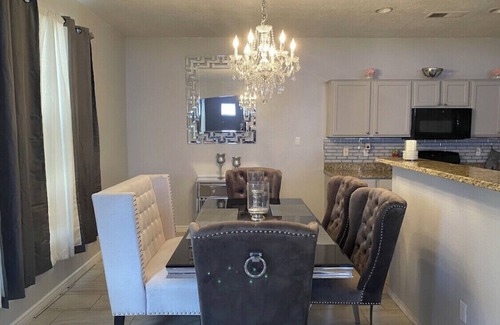 Westgate Heights Casa | House 3 bd 2.5 bathrooms