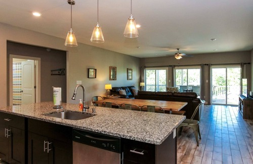 Leesburg Casa | House #44 Dock Holiday (no pets) Lakefront/Private Boatslip