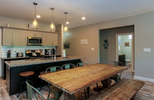 Leesburg Casa | House #44 Dock Holiday (no pets) Lakefront/Private Boatslip