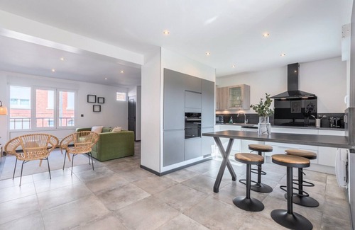 La Madeleine Casa | House 4bed 2bath with garden and private parking.