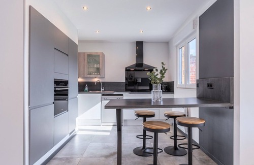 La Madeleine Casa | House 4bed 2bath with garden and private parking.