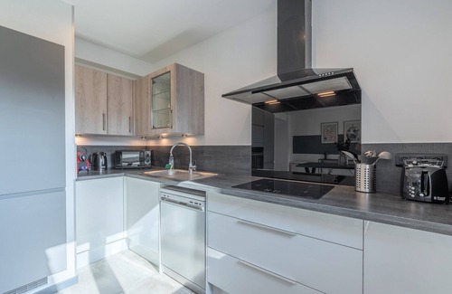 La Madeleine Casa | House 4bed 2bath with garden and private parking.