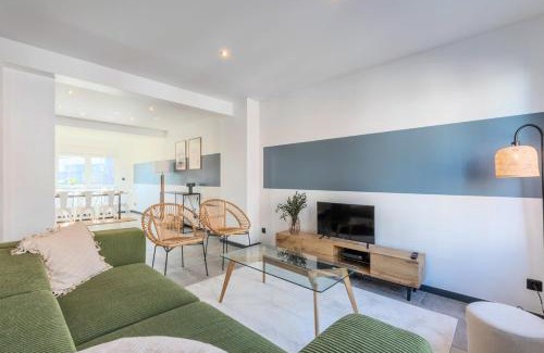 La Madeleine Casa | House 4bed 2bath with garden and private parking.