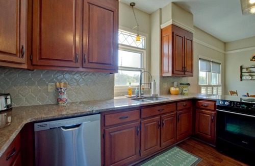 Madison Casa | Holiday House 5 Bedroom-5 king beds/4.5 Baths, PET FRIENDLY, POOL During Summer*