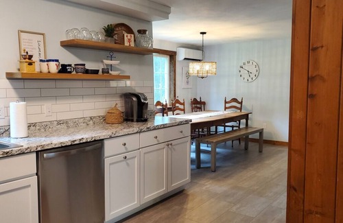 Cape Neddick Casa | House 5 min drive to beach, 2 minute drive to downtown Ogunquit & Perkins Cove