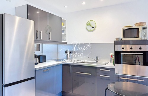 Le Lavandou Chalet De Esquí | House 5 persons residence with swimming pool and beach access at 50m