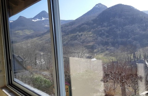 Mandailles-Saint-Julien Casa | House at the foot of puy mary