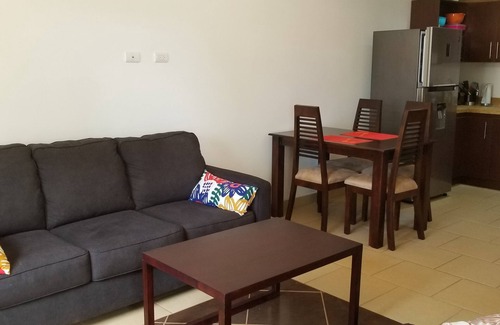 Rio Seco Casa | Casa frente a la piscina cerca de docenas de grandes playas - La Pequeña Casa