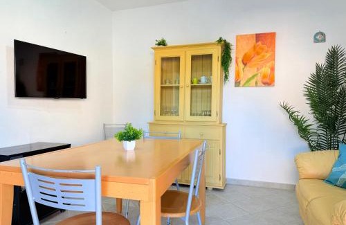 Sos Alinos Casa | House Aenjoy - Appartamento con veranda a pochi minuti da Cala Liberotto
