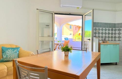 Sos Alinos Casa | House Aenjoy - Appartamento con veranda a pochi minuti da Cala Liberotto
