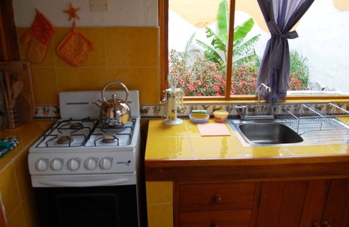 Tumbaco Casa | House Anahi. Beautiful, cozy and independent house. Quiet in contact with nature