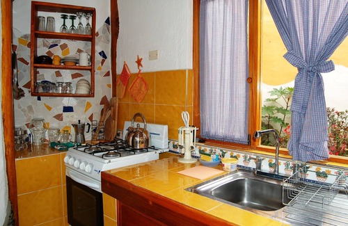Tumbaco Casa | House Anahi. Beautiful, cozy and independent house. Quiet in contact with nature