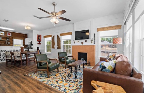 North Waco Casa | House and Bungalow with Sunny Courtyard