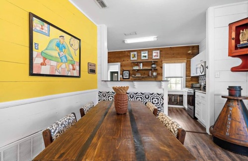 North Waco Casa | House and Bungalow with Sunny Courtyard