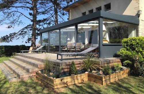 Commes Casa | Casa y taller en el acantilado, sitio protegido, vista única del mar.