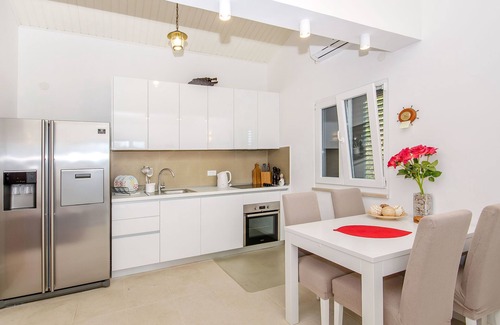 Maslinica Casa | Casa Anima (61421-K1) - Maslinica