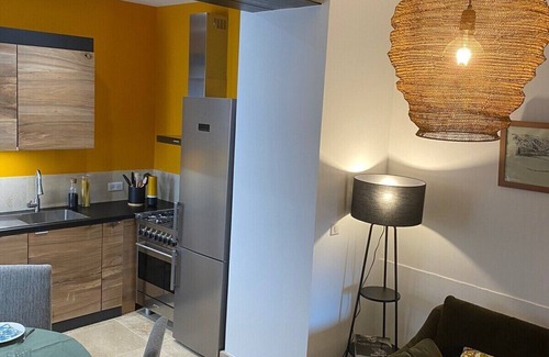 Noyers-sur-Serein Casa | Casa-Balcón-Baño Privado