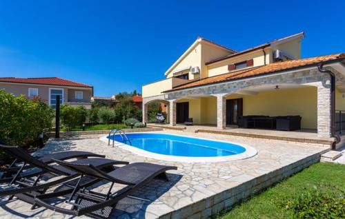 Linardici Villa | House Begonia Krk Villa with heated swimming pool