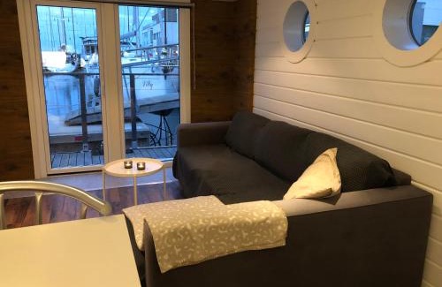 Trosso Alquiler De Eote | House boat in Karlskrona city center