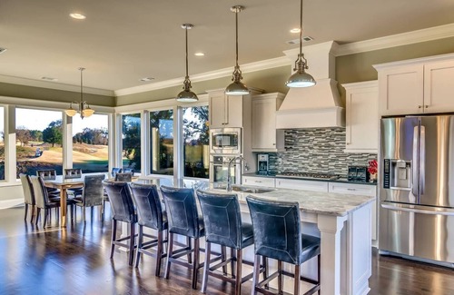 Prattville Casa | En RTJ Golf Trail: 4 suites principales, 8 camas, mesa de billar, 5 televisores de alta definición, excelentes vistas.