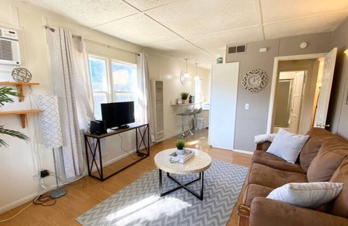Lake Elsinore Casa | House C · Hideaway in a cozy Home Close To Lake! Coffee/Netflix/Hulu/WiFi