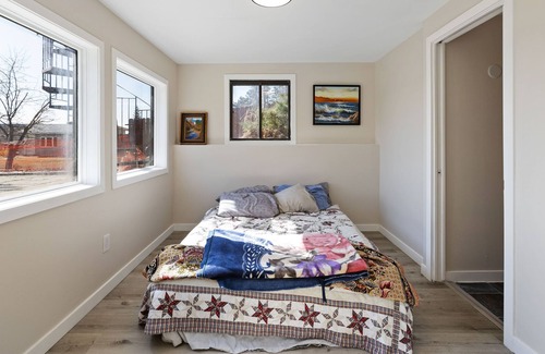 Chestermere Casa | House