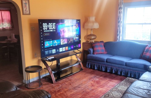 Aliquippa Apartamento | House can sleep 8 or more people