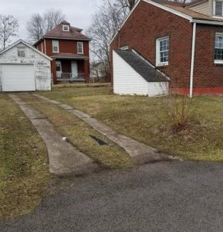 Aliquippa Casa | House can sleep 8 or more people