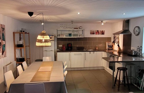 Saint-Armel Casa | House, Central Village location, near cafe/boulangerie, 300m from coast.