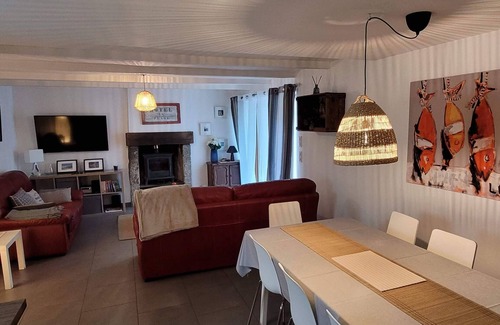 Saint-Armel Casa | House, Central Village location, near cafe/boulangerie, 300m from coast.