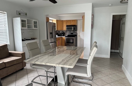 Survey Creek Casa | House close to Hard Rock Casino, Airport, Beaches and more