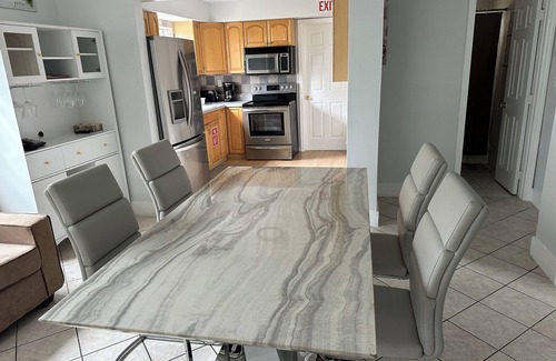 Survey Creek Casa | House close to Hard Rock Casino, Airport, Beaches and more