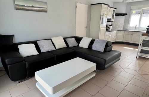 Saint-Germain-sur-Ay Casa | Recientemente renovado casa junto al mar 50m