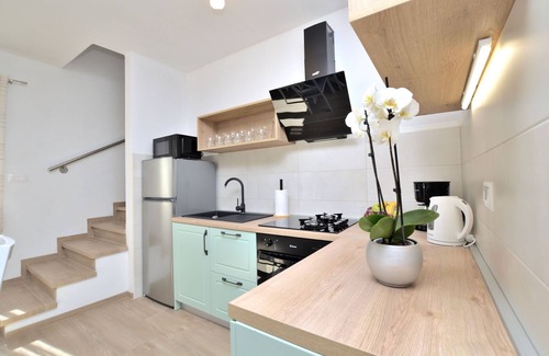 Lasici Casa | House Danci (91441-K1) - Lasici